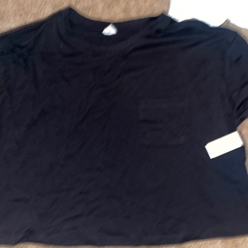 Black pocket tee